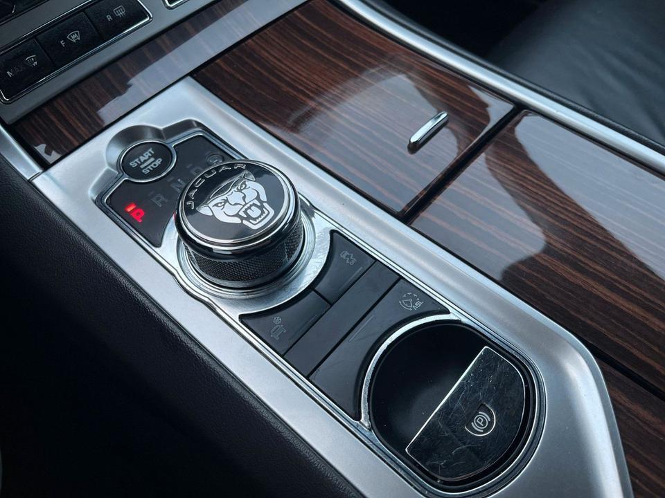 Jaguar XF 2014 — photo 18