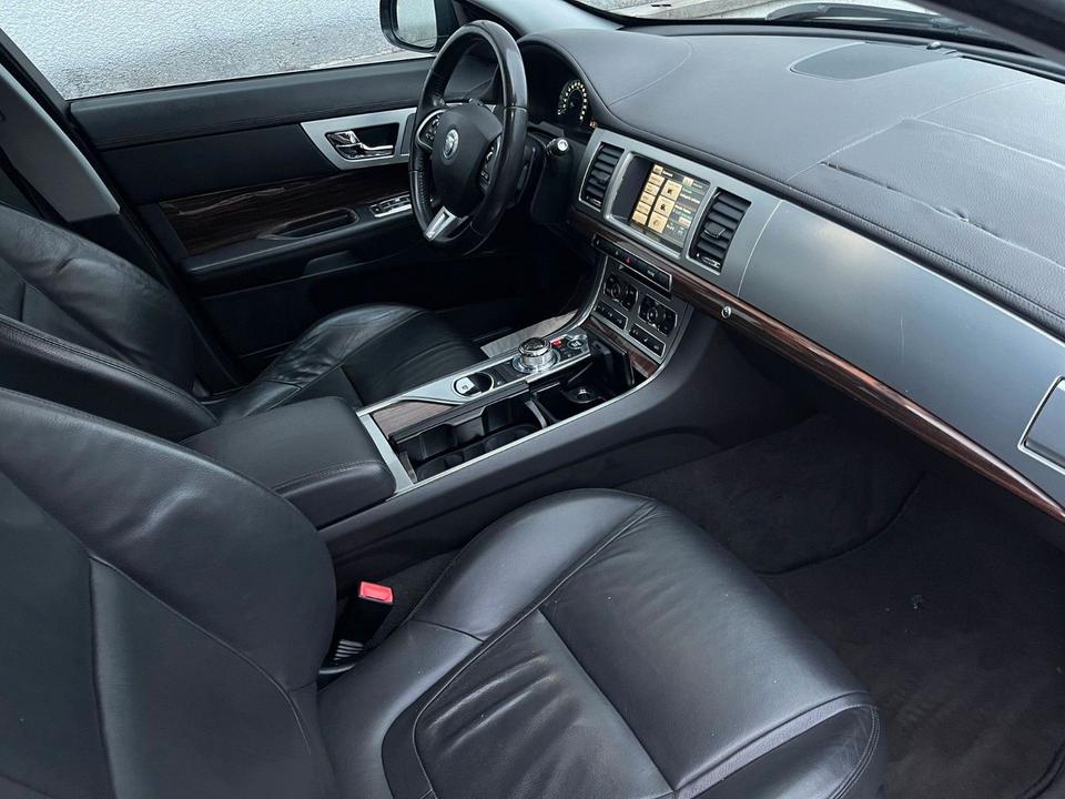 Jaguar XF 2014 — photo 25