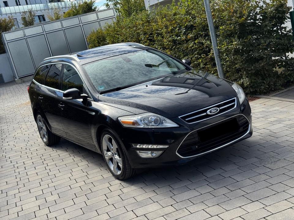 Ford Mondeo 2013 — rear view