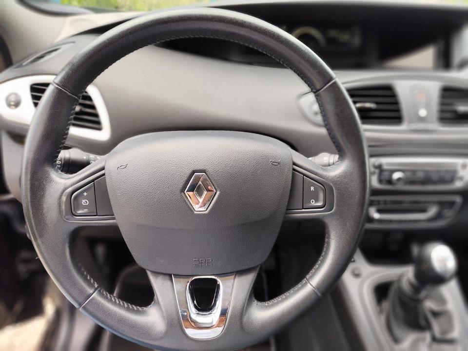 Renault Grand Scenic 2013 — photo 12