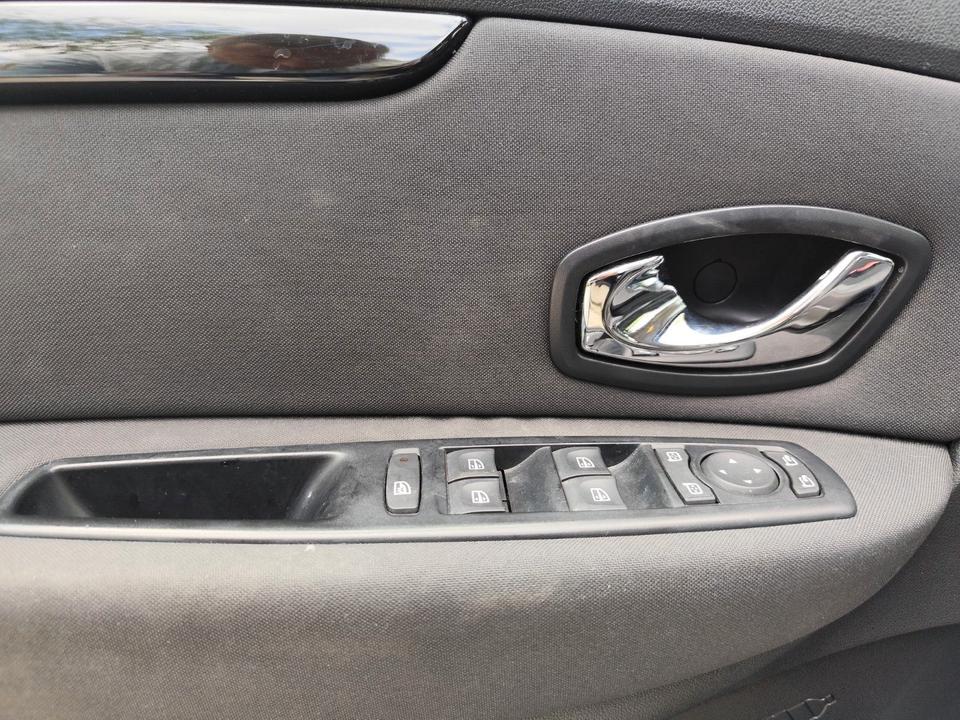 Renault Grand Scenic 2013 — photo 15
