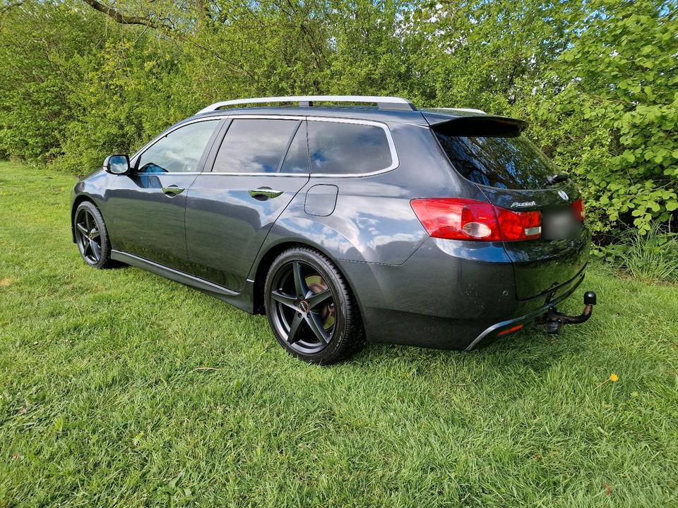 Honda Accord 2011 — rear view