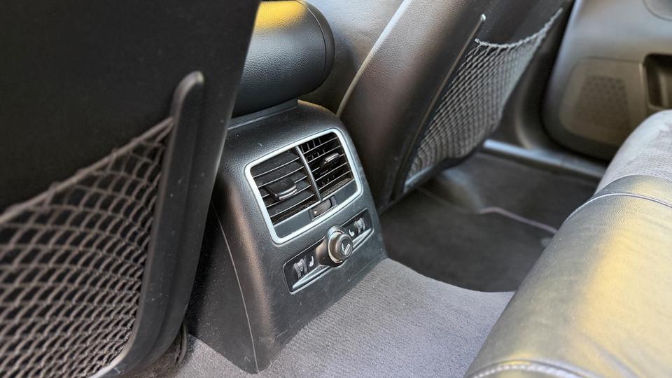 Audi A6 2011 — photo 12