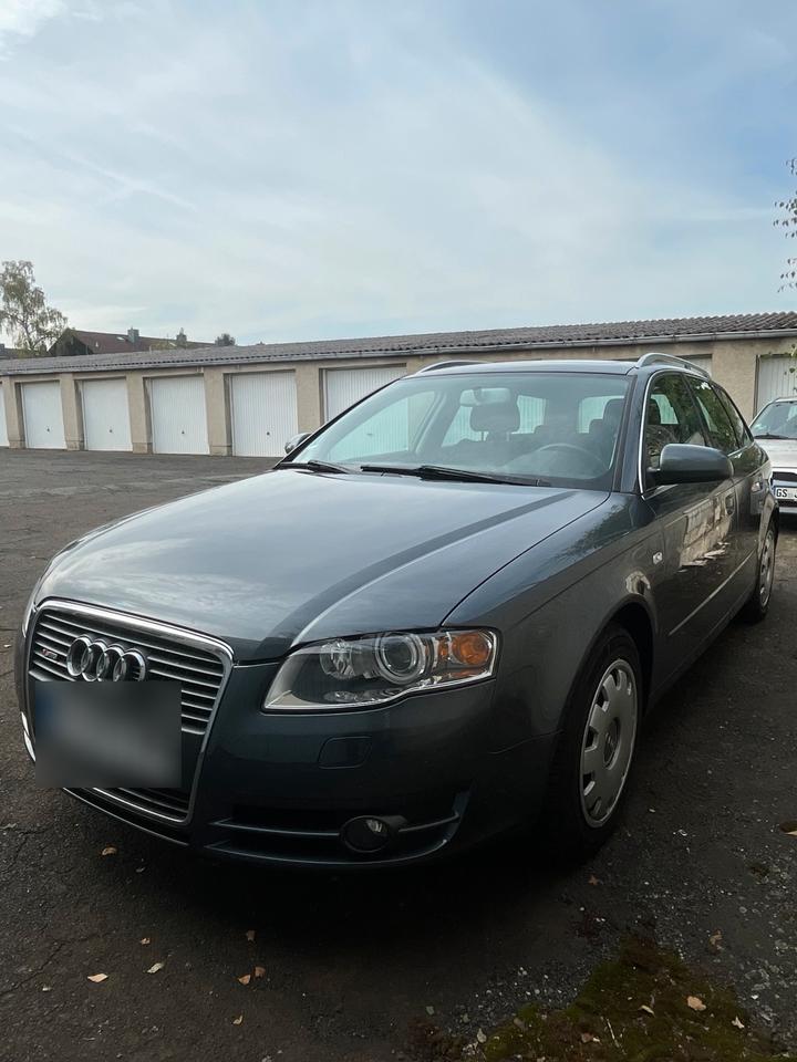 Audi A4 2004 — вигляд ззаду