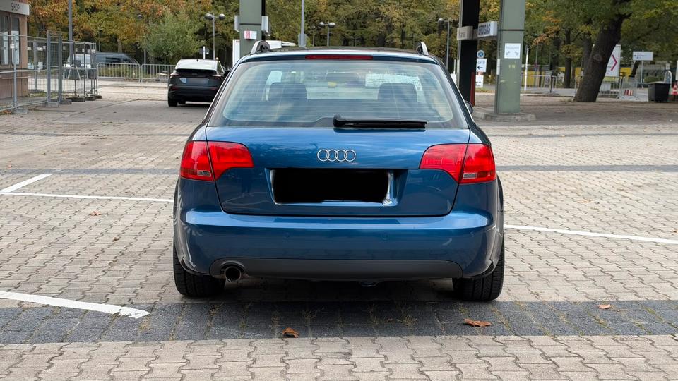 Audi A4 2005 — engine