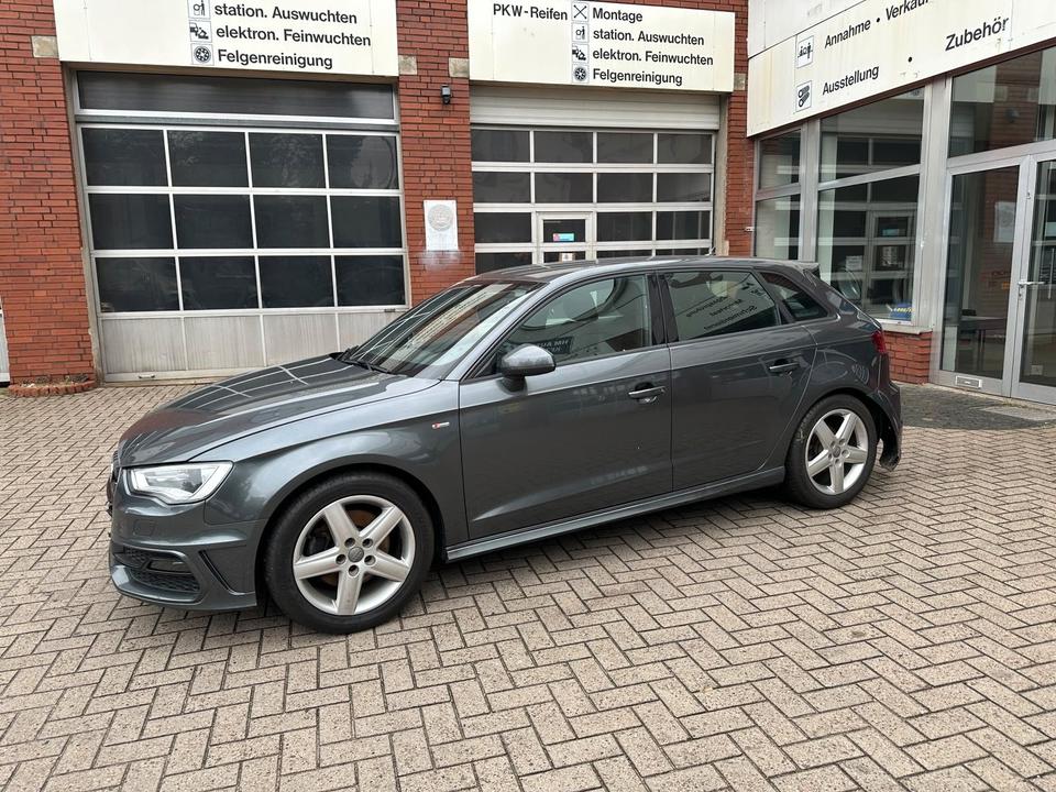 Audi A3 2015 — салон
