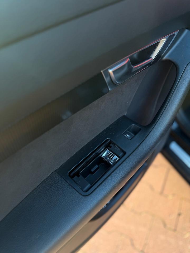 Audi A6 2010 — photo 12