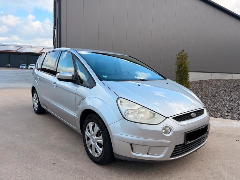 Ford S-Max 2007 — rear view