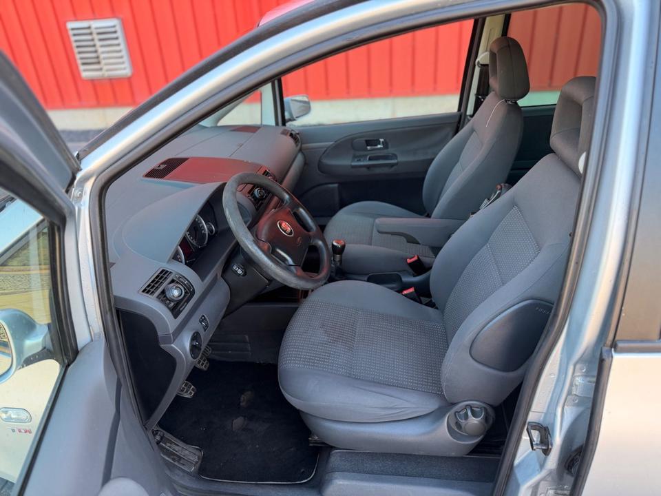 Seat Alhambra 2009 — photo 11