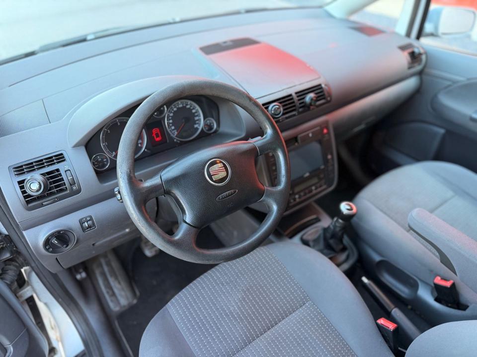 Seat Alhambra 2009 — photo 12