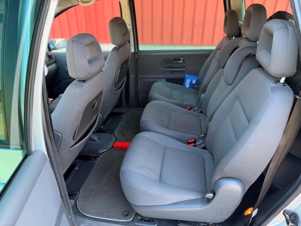 Seat Alhambra 2009 — photo 13