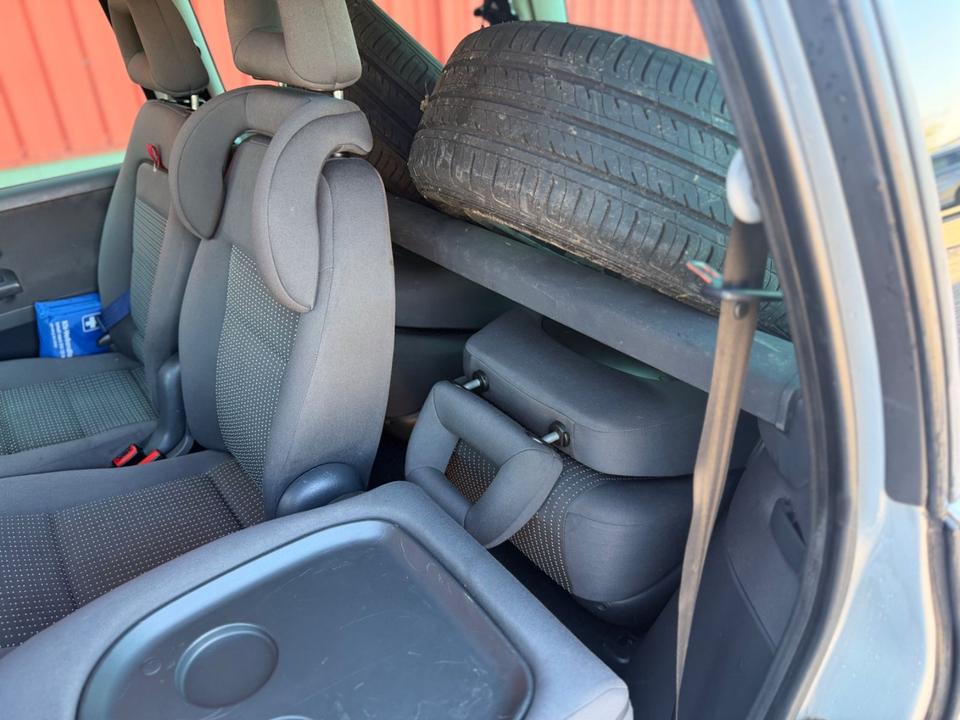 Seat Alhambra 2009 — photo 14