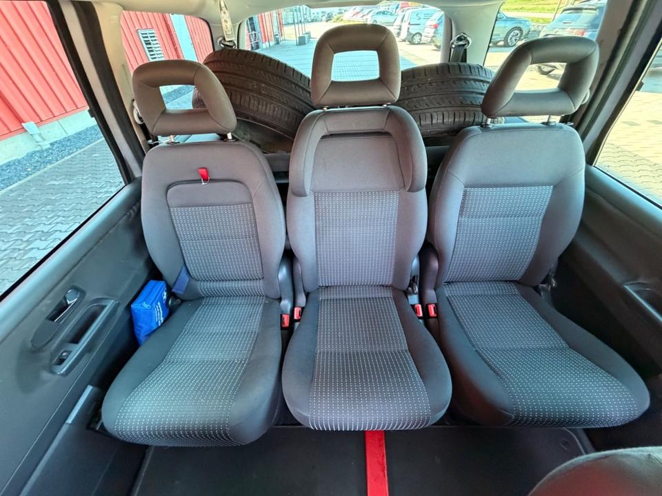 Seat Alhambra 2009 — photo 15