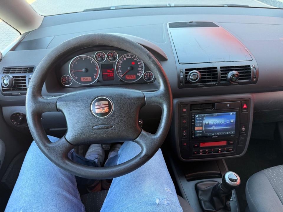 Seat Alhambra 2009 — photo 19