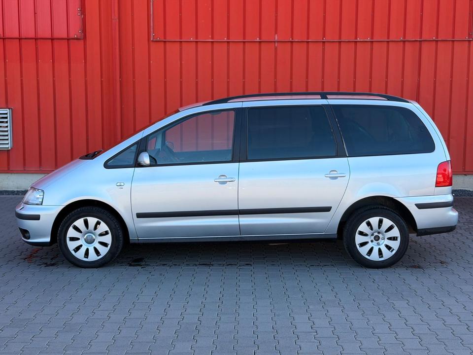 Seat Alhambra 2009 — rear view