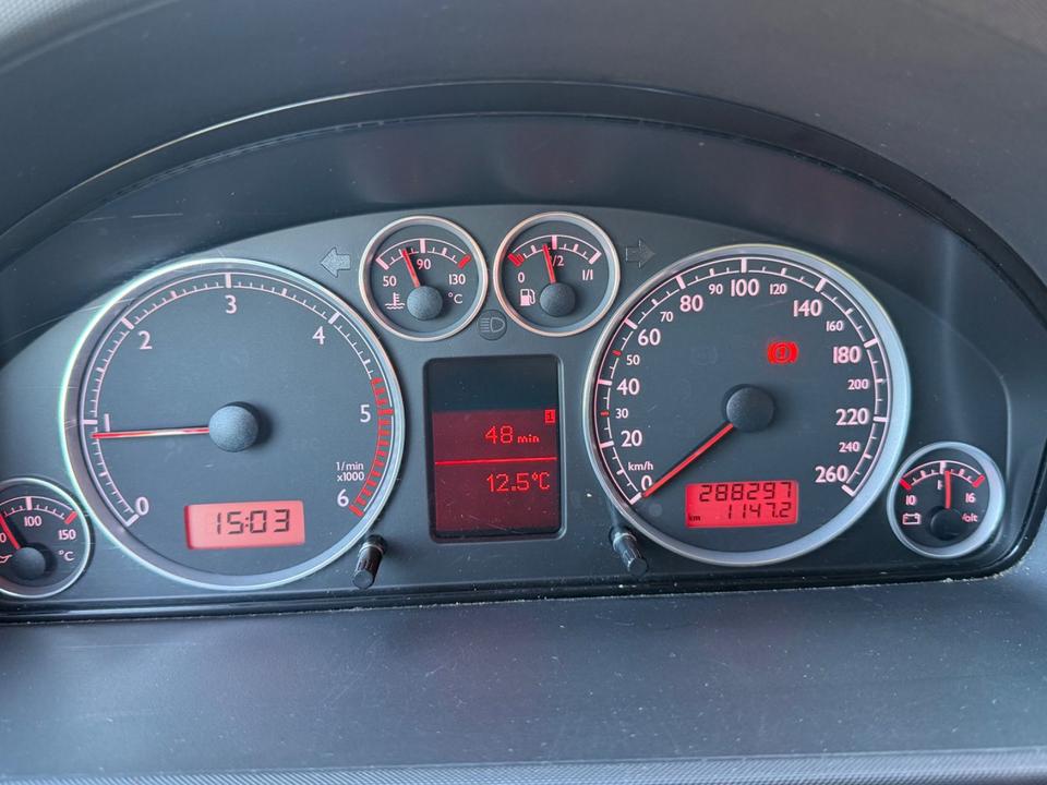 Seat Alhambra 2009 — photo 20