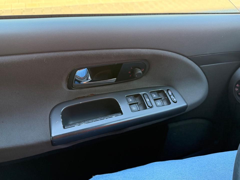 Seat Alhambra 2009 — photo 22