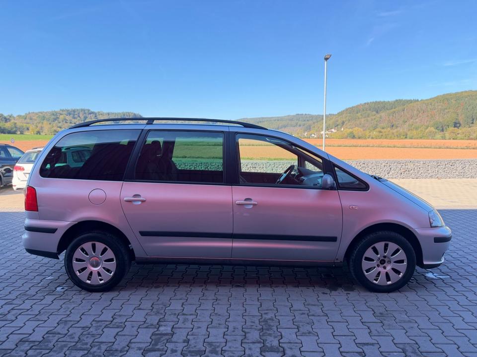 Seat Alhambra 2009 — photo 7