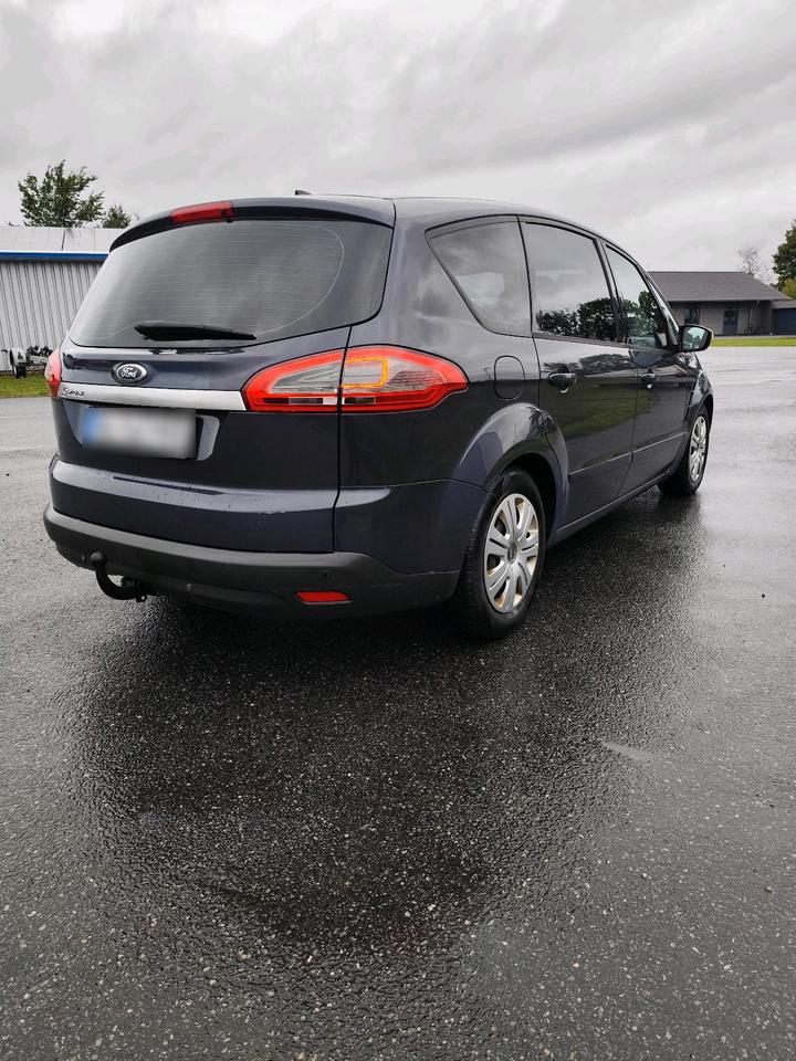 Ford S-Max 2012 — rear view