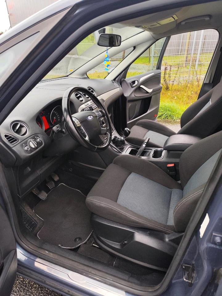 Ford S-Max 2012 — photo 9