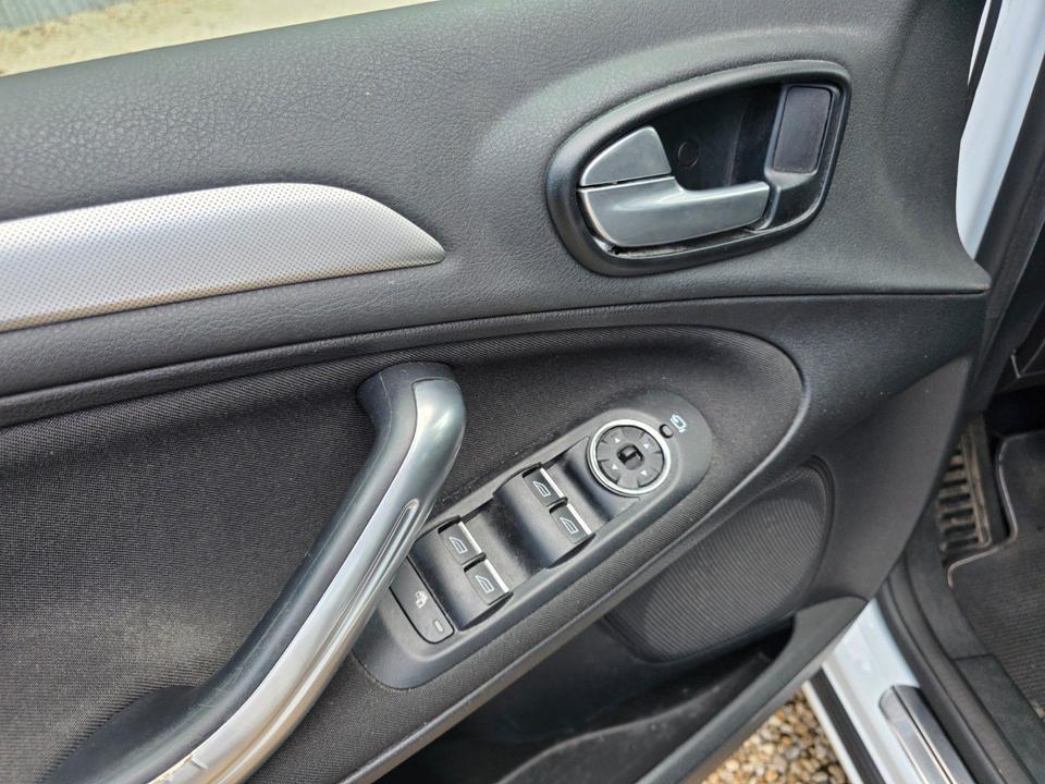 Ford S-Max 2014 — photo 14