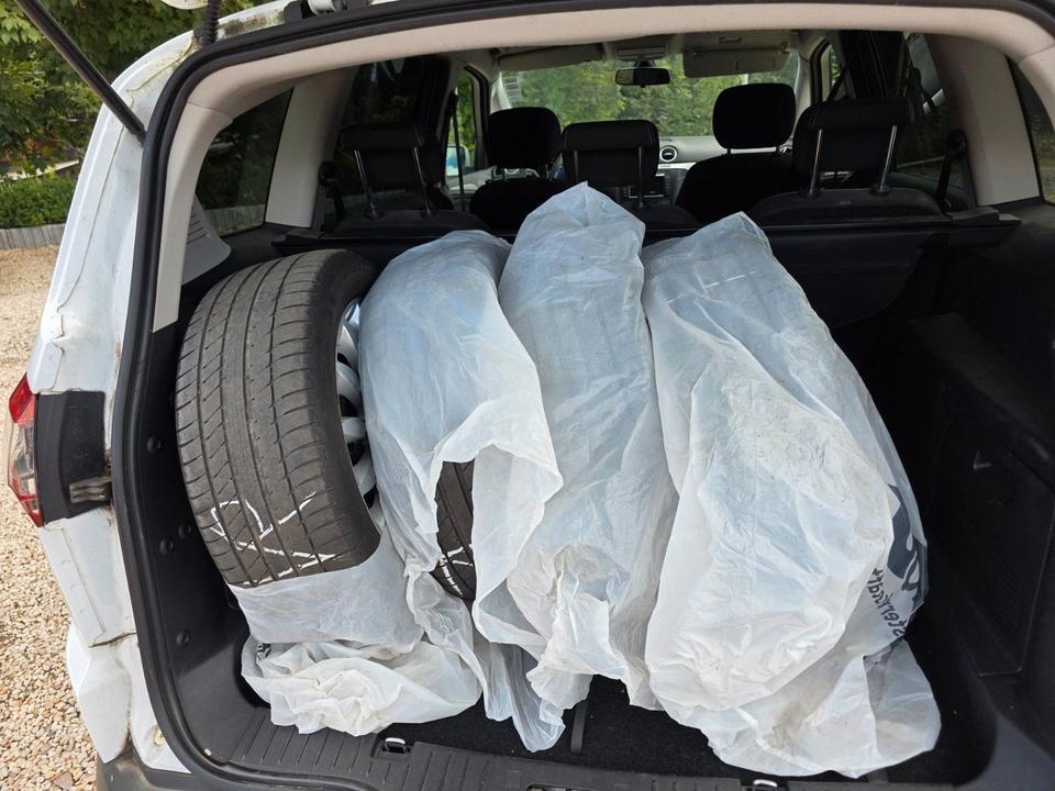 Ford S-Max 2014 — photo 8