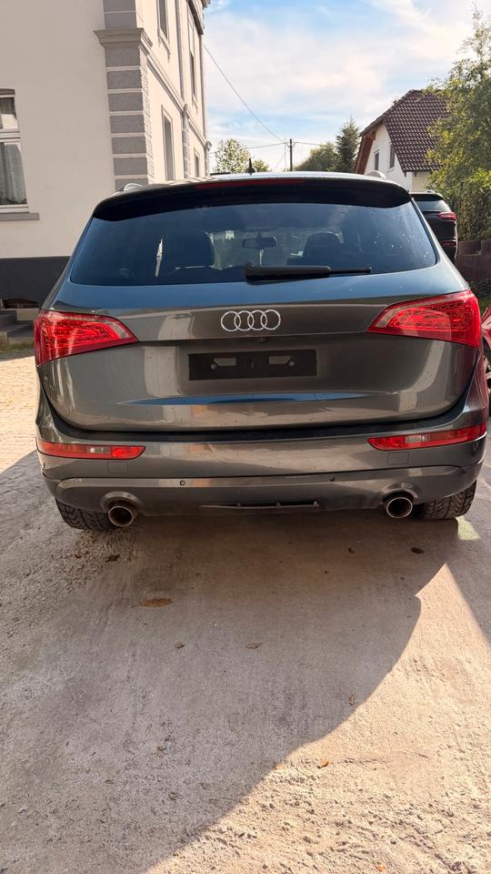 Audi Q5 2009 — engine