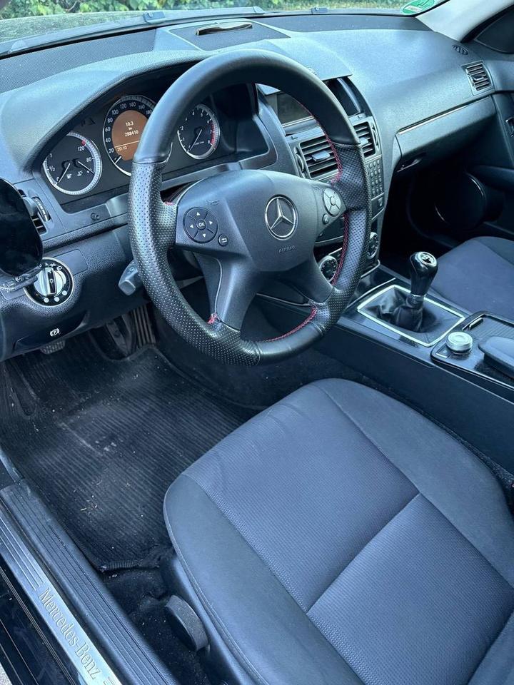 Mercedes Benz 200 2010 — rear view