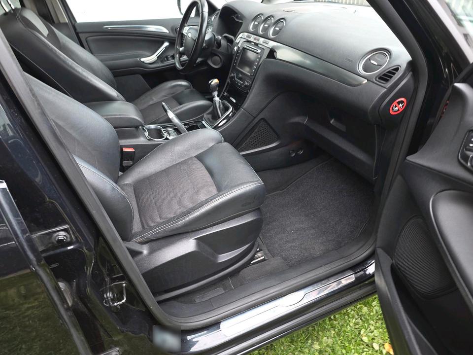 Ford C-Max 2012 — photo 11