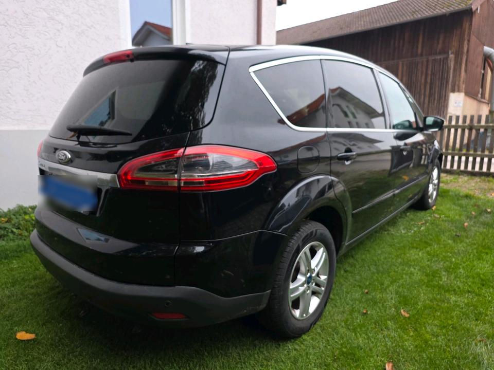 Ford C-Max 2012 — rear view