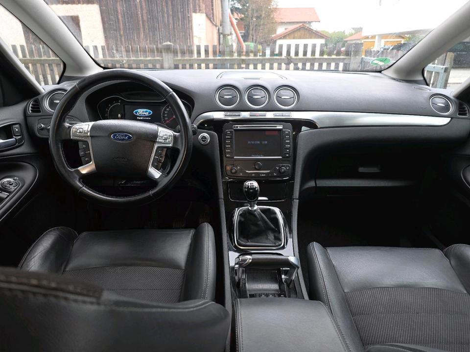 Ford C-Max 2012 — photo 8