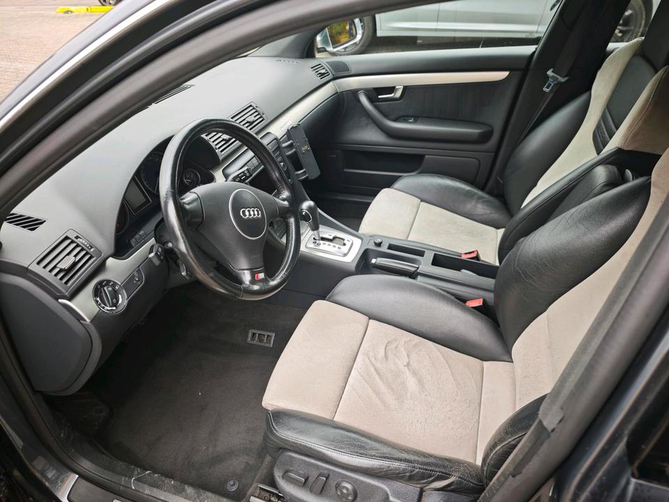 Audi A4 2004 — photo 14