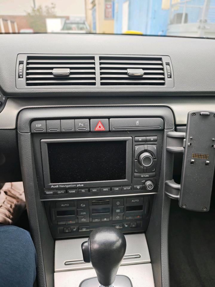 Audi A4 2004 — photo 16