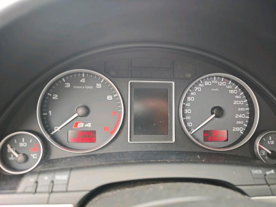 Audi A4 2004 — photo 17