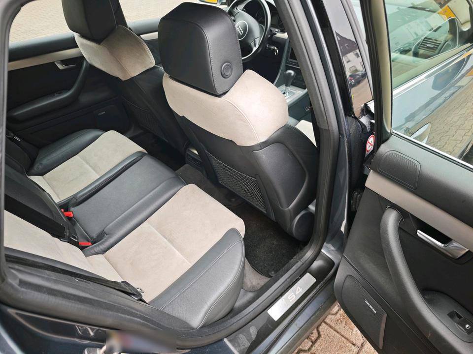 Audi A4 2004 — photo 7