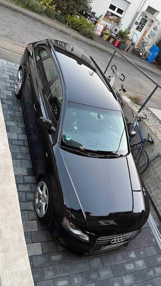 Audi A4 2010 — салон