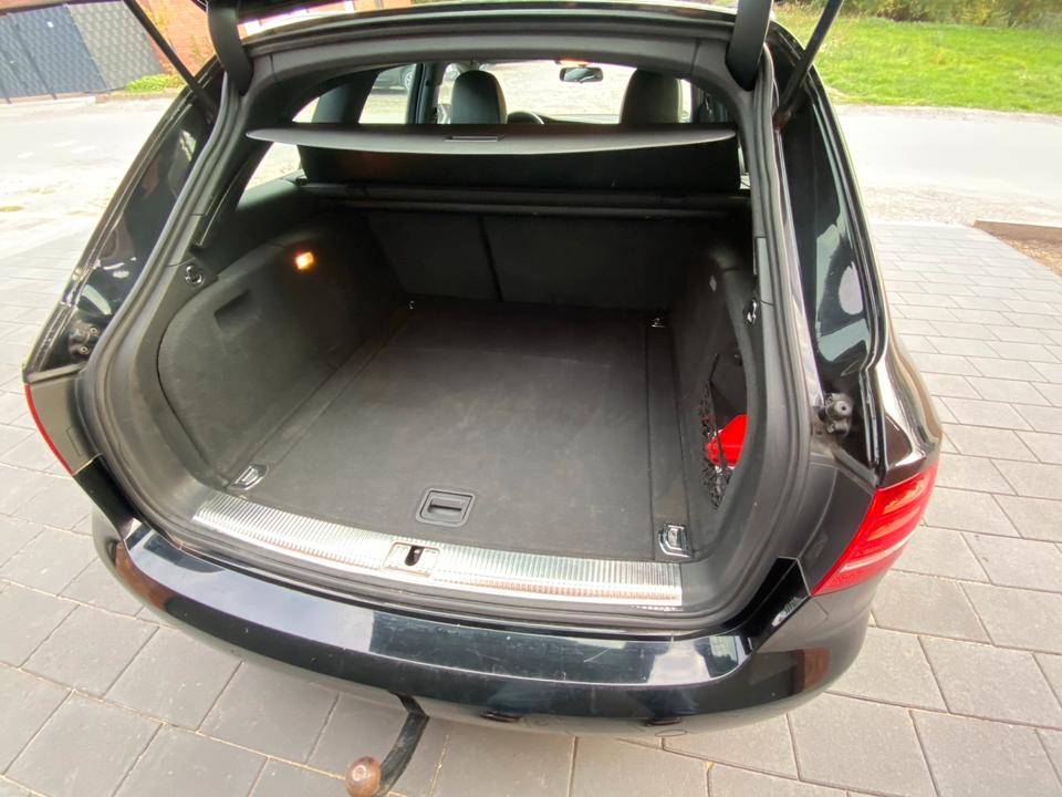 Audi A4 2011 — photo 12