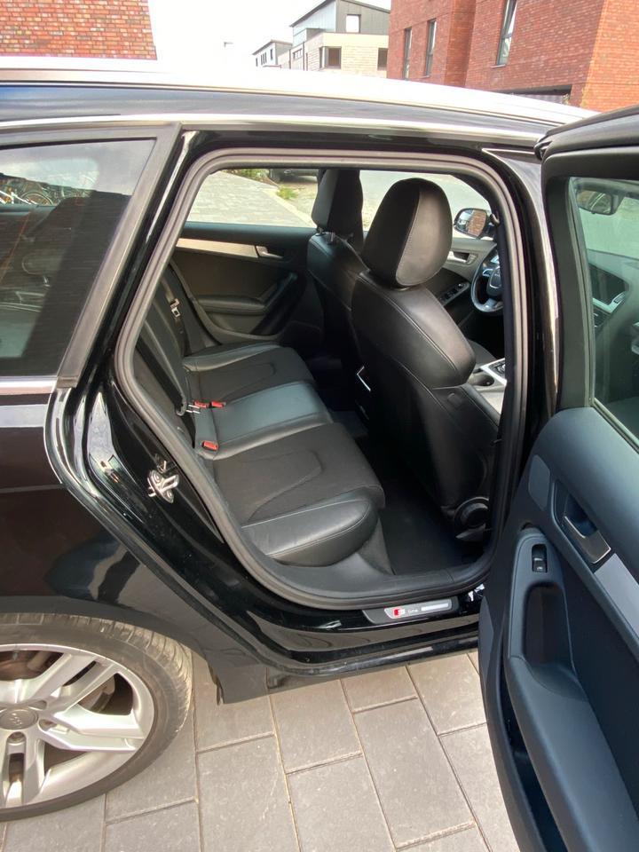 Audi A4 2011 — engine