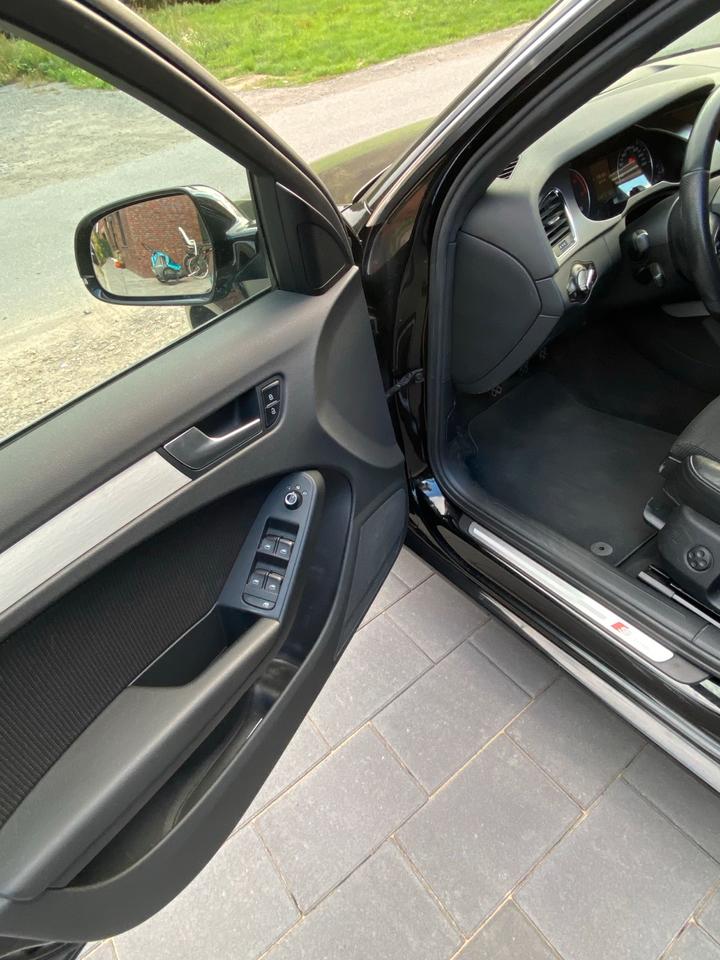 Audi A4 2011 — photo 8