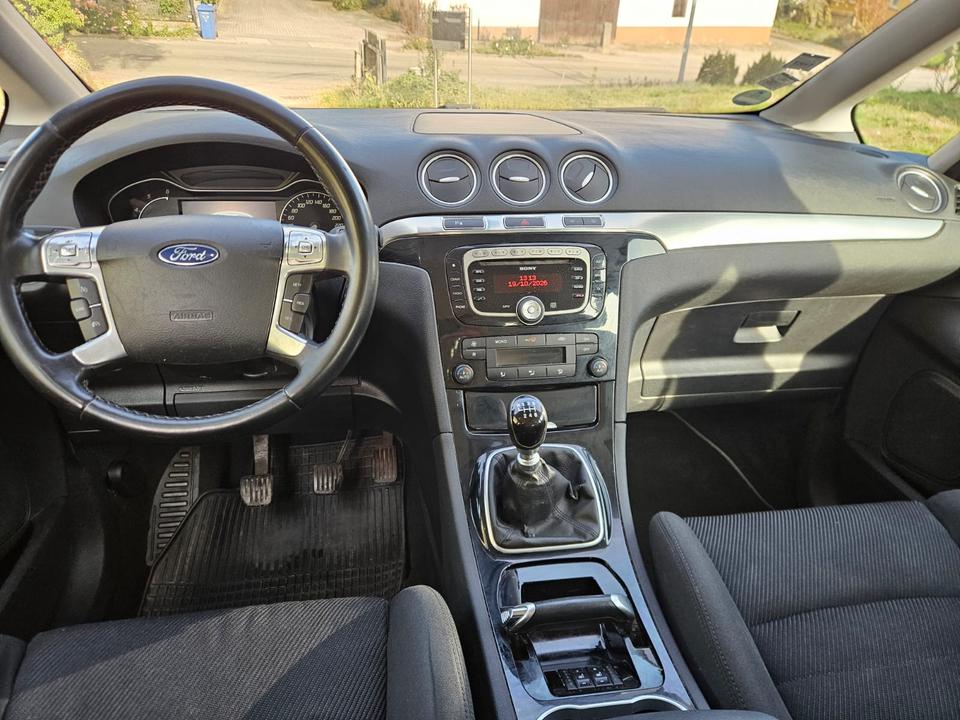 Ford S-Max 2010 — photo 10