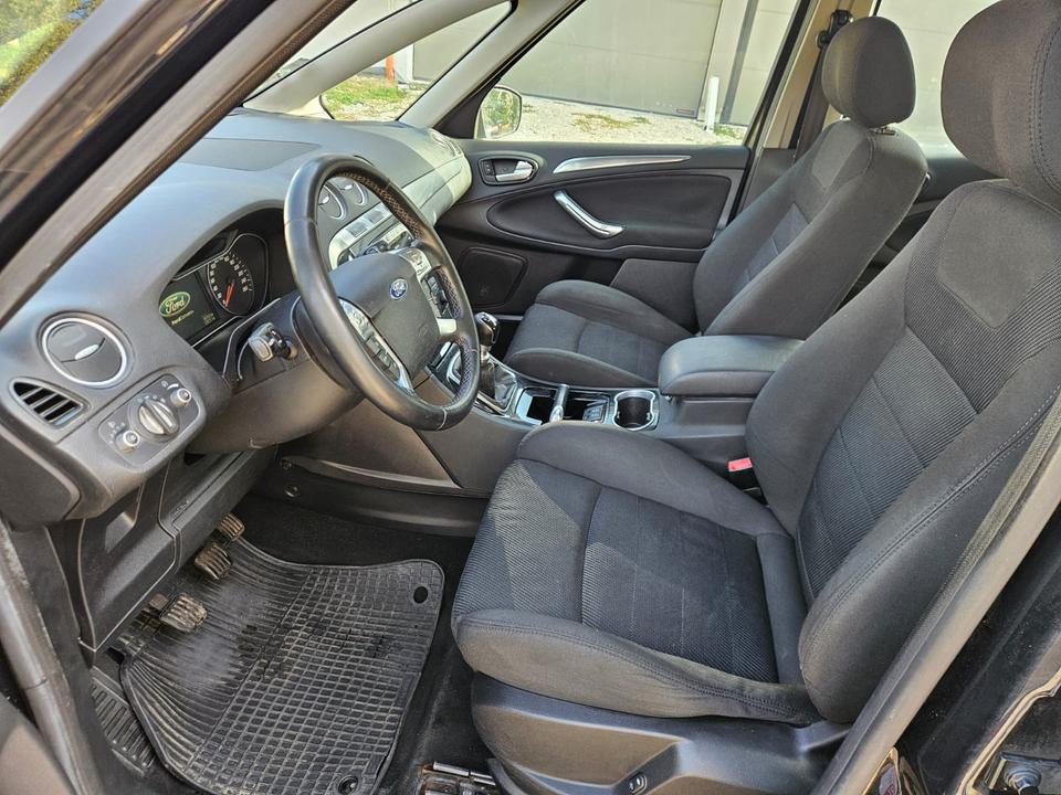 Ford S-Max 2010 — photo 11