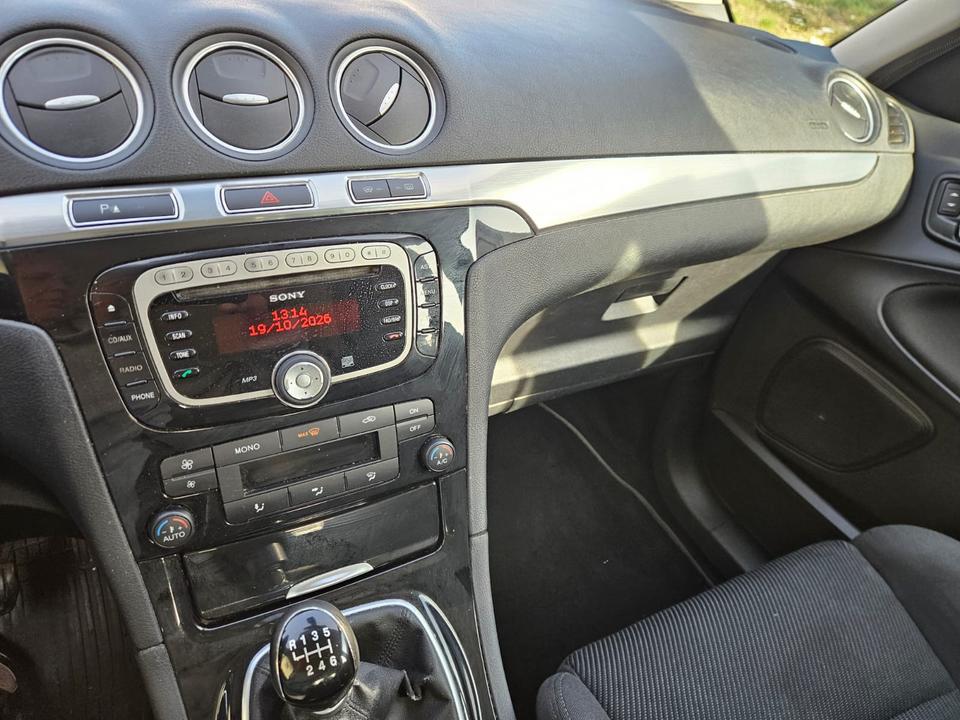 Ford S-Max 2010 — photo 15