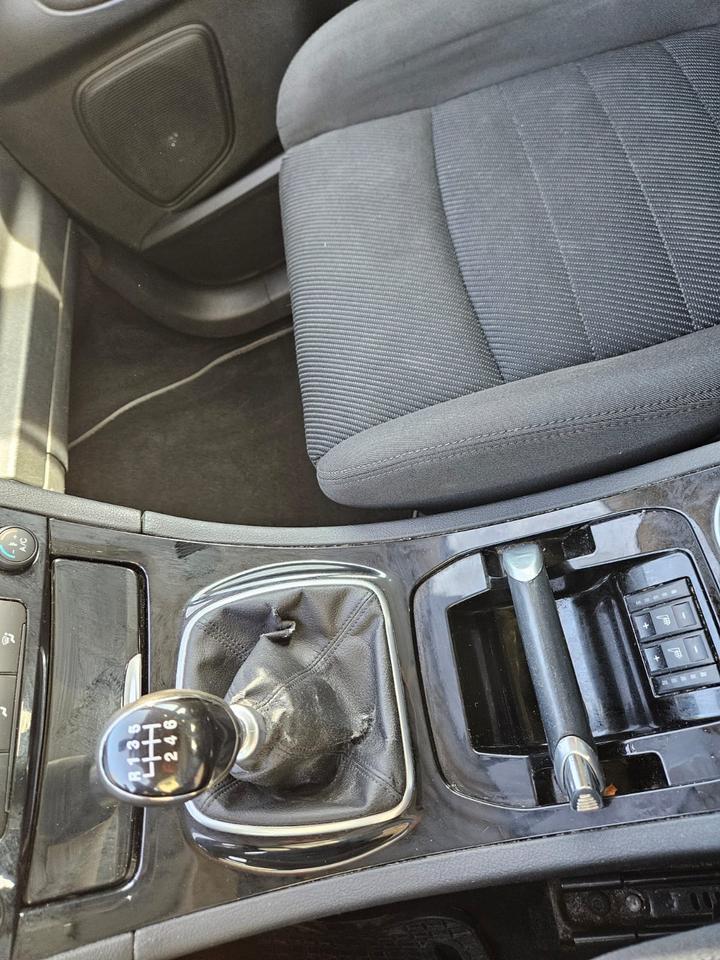 Ford S-Max 2010 — photo 16