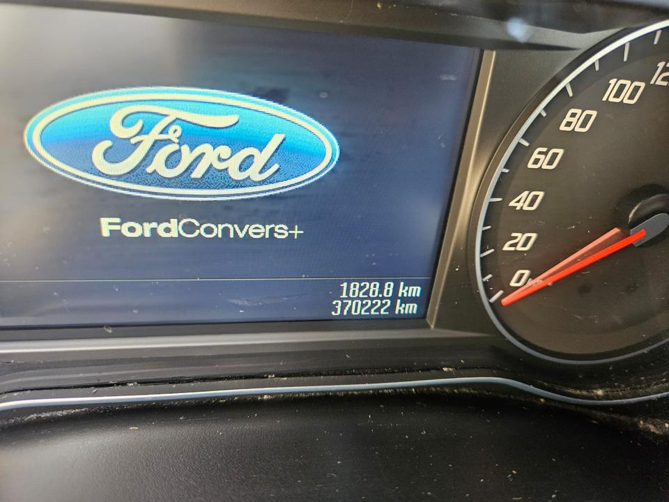 Ford S-Max 2010 — photo 17
