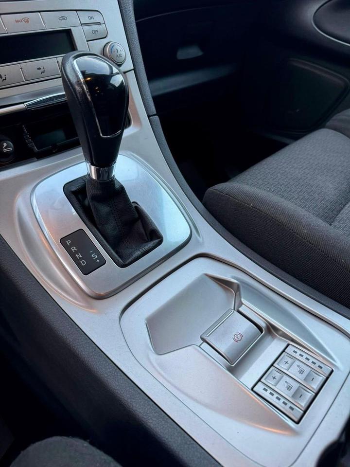 Ford S-Max 2009 — photo 12