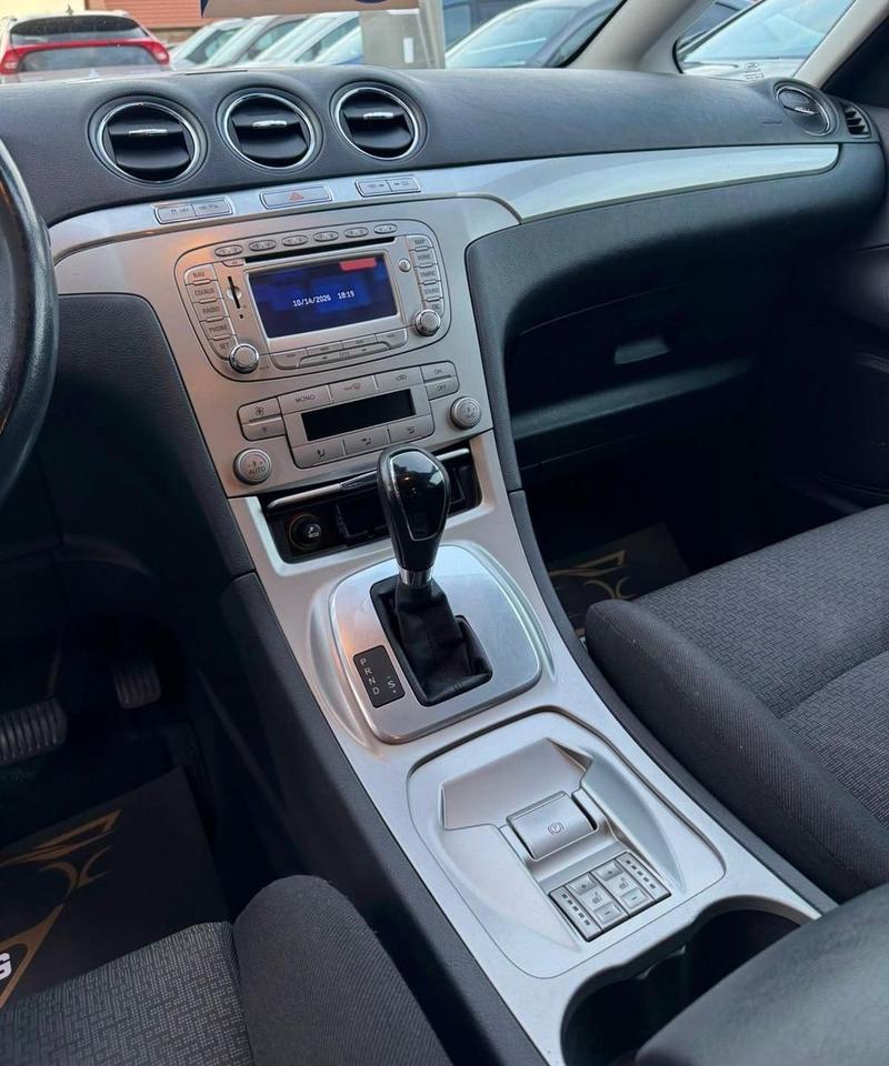 Ford S-Max 2009 — photo 9