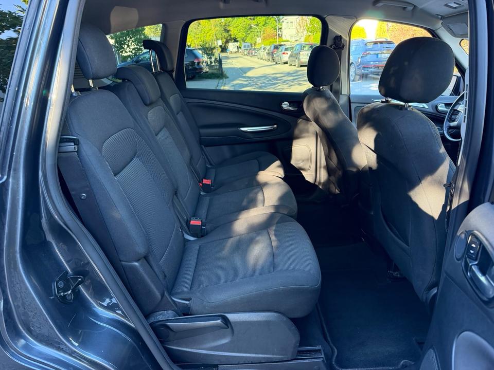 Ford S-Max 2009 — photo 13