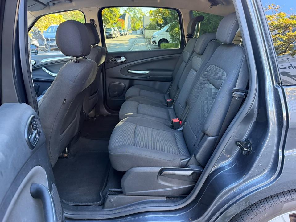 Ford S-Max 2009 — photo 14
