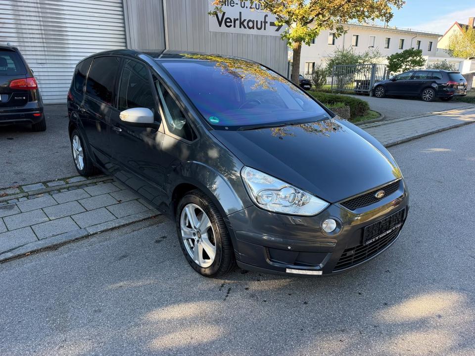 Ford S-Max 2009 — rear view