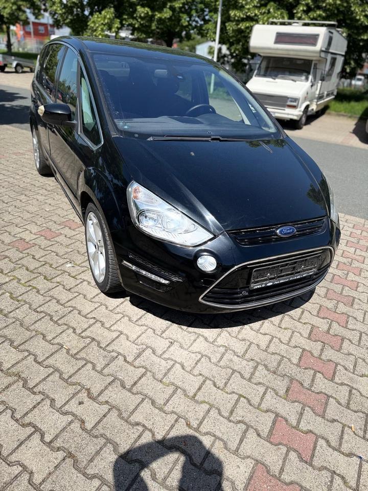 Ford S-Max 2013 — вигляд ззаду